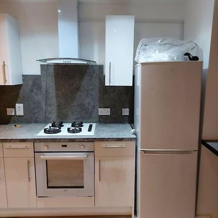 Home Away Barking Баркинг Экстерьер фото