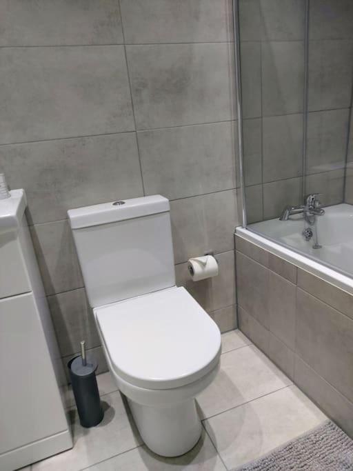 Home Away Barking Баркинг Экстерьер фото