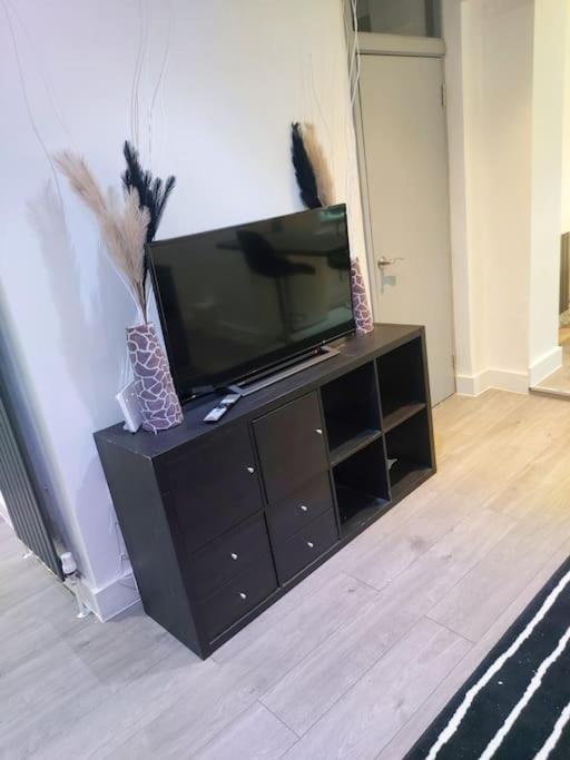 Home Away Barking Баркинг Экстерьер фото