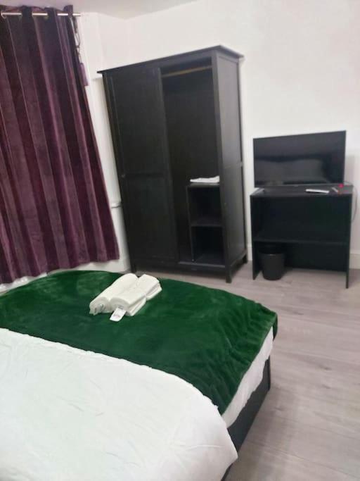 Home Away Barking Баркинг Экстерьер фото