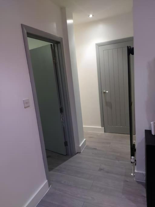 Home Away Barking Баркинг Экстерьер фото